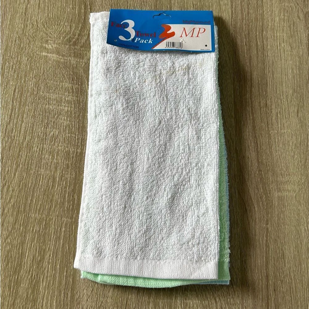 NWT … MIGHTYPOUND “3 Pack” Face Towels